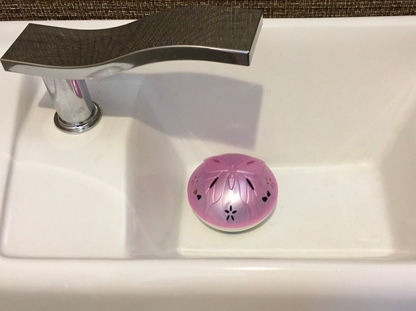 タンクの上に置くタイプ　トイレ洗浄剤