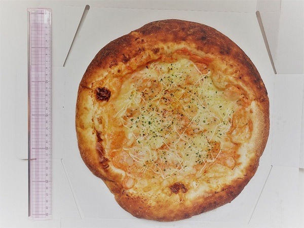 直径30cmほどもあるピザ