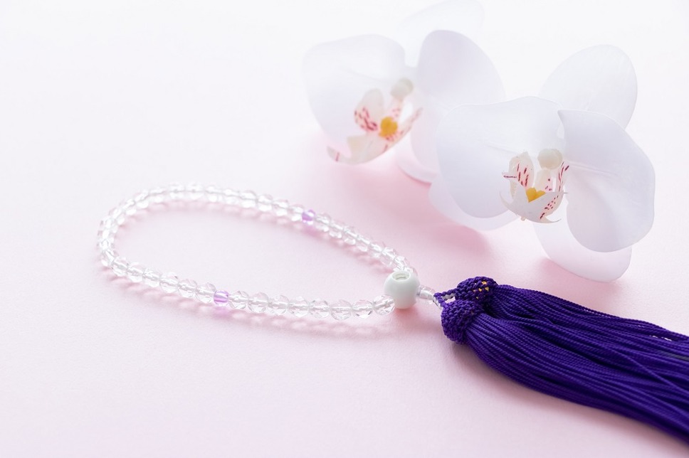 数珠と花