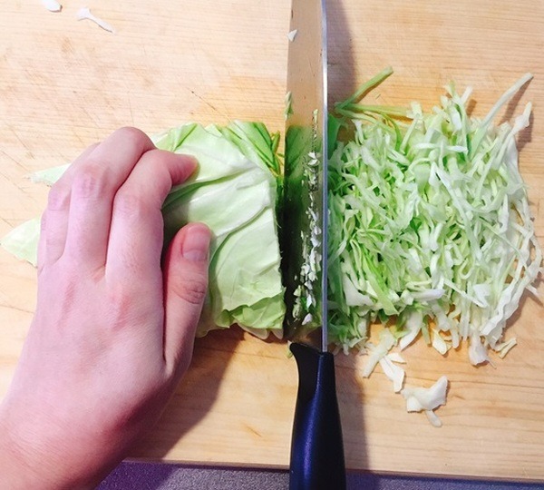 繊維を断ち切るように切ります