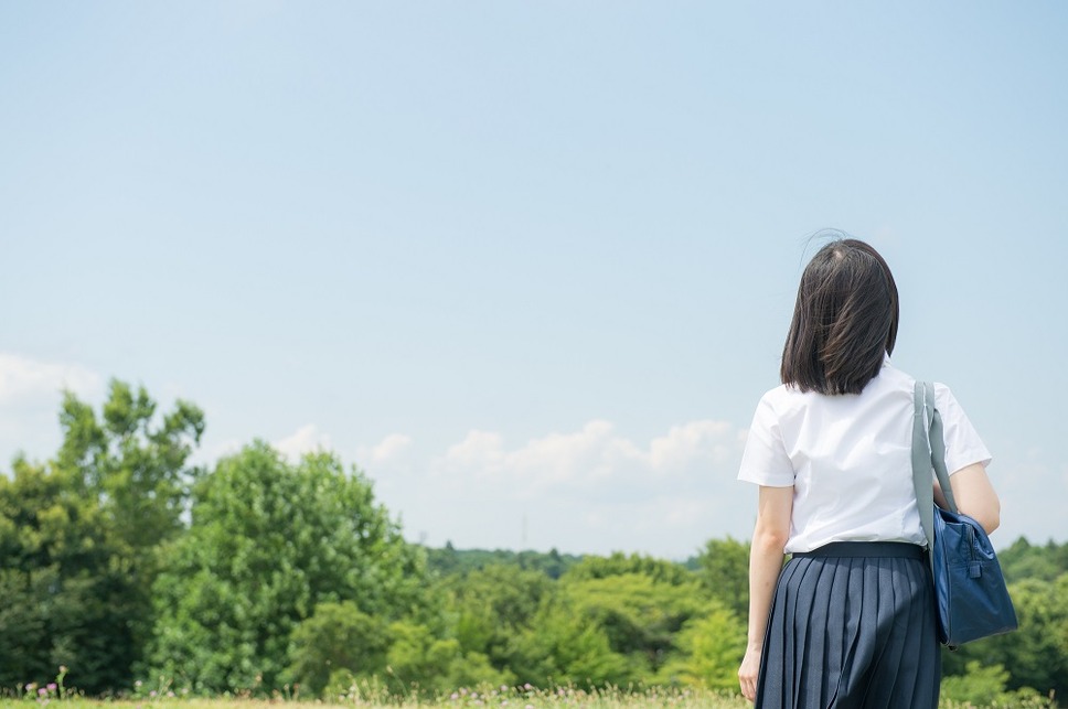 高校生後ろ姿