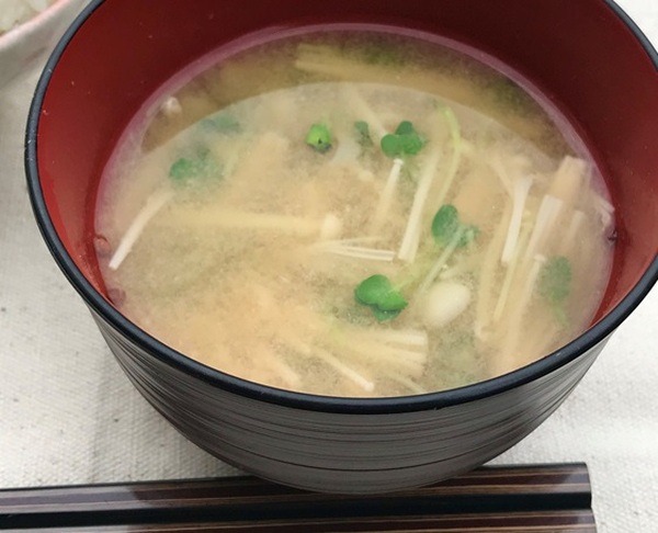 エノキの味噌汁で節約レシピ