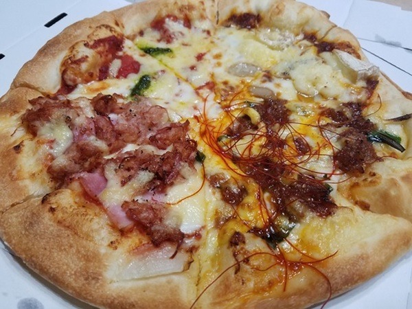 「ピザハット」のピザ