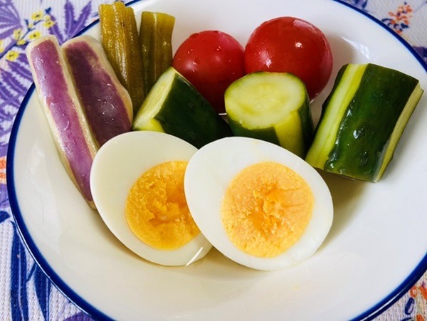 夏野菜とゆで卵のピクルス