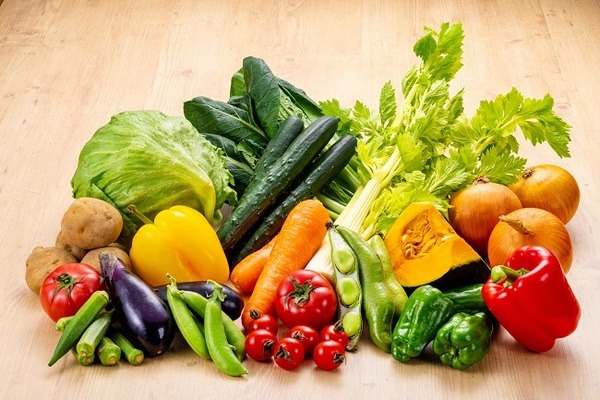 いろいろな色の野菜を買おう