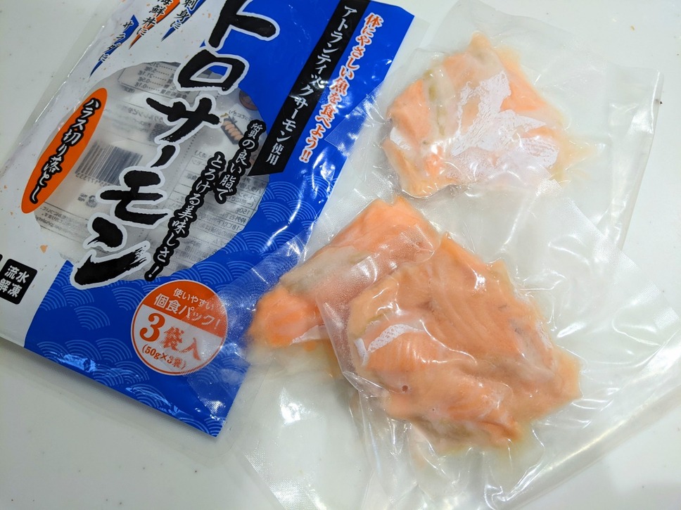 冷凍トロサーモン321円